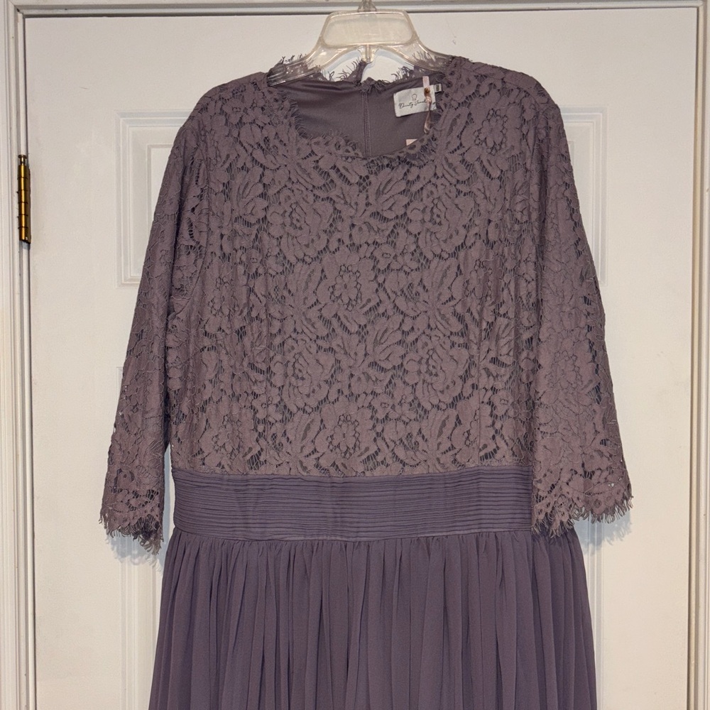 Dainty Jewells Lace Dress in Soft Purple